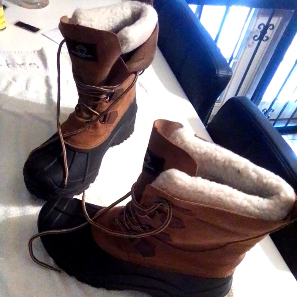 Weatherproof men boots